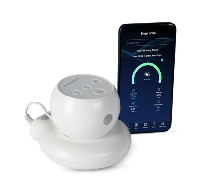 Transcend Micro APAP Machine plugged in to Transcend PowerAway Battery with a phone beside the devices showing the integrated MySleepDash™ App